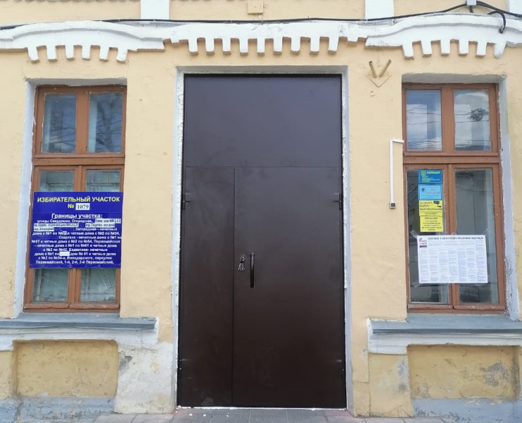 двери в подъезд